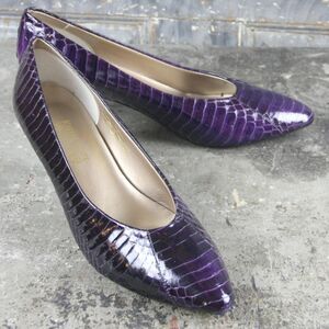 Karen Scott Purple Snakeskin-Textured Pumps, 9.5B with 2.5 inch kitten heels